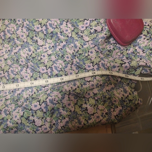 LL Bean Floral Stretch Blouse - Picture 8 of 9